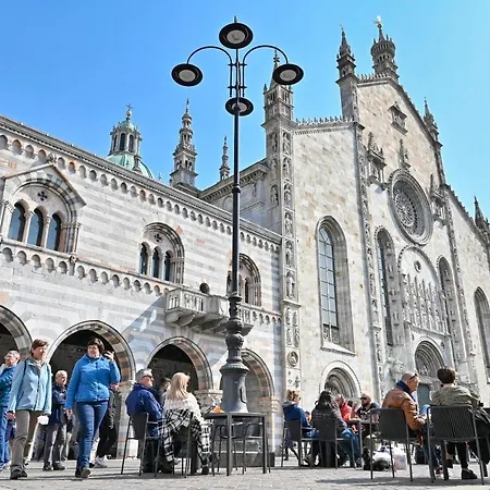 Lakesweetlakecomo アパート